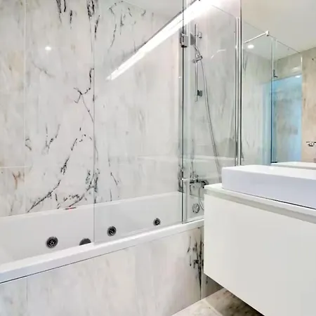 Apartamento Com 2 Quartos * Lisboa
